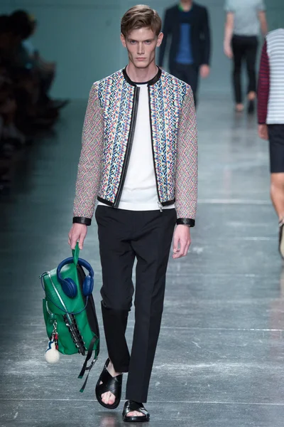 Look 17